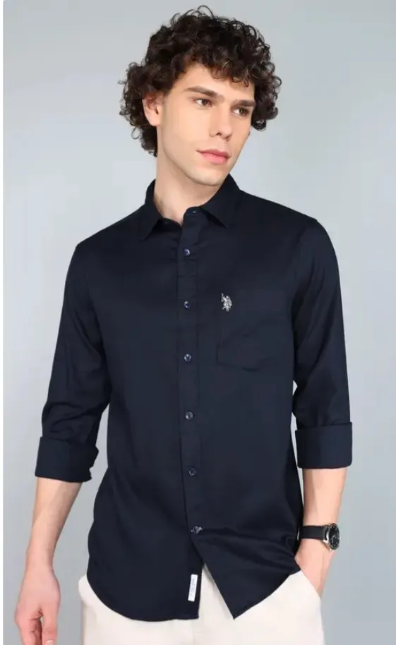 Men Regular Fit Solid Cut Away Collar Casual Shirt