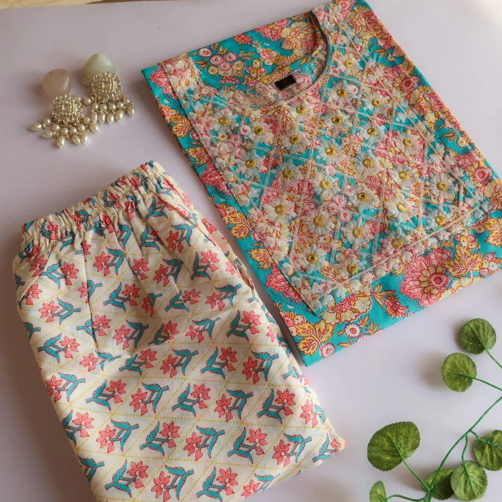 Sleeveless Floral Hand-Block Kurti Set.